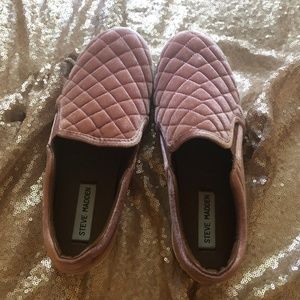 STEVE MADDEN PINK VELVET SNEAKERS